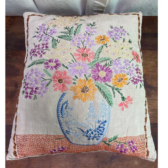 Embroidered Throw Pillow Floral Bouquet Motif 20 x 17" Home Décor Art & Crafts - Picture 1 of 13